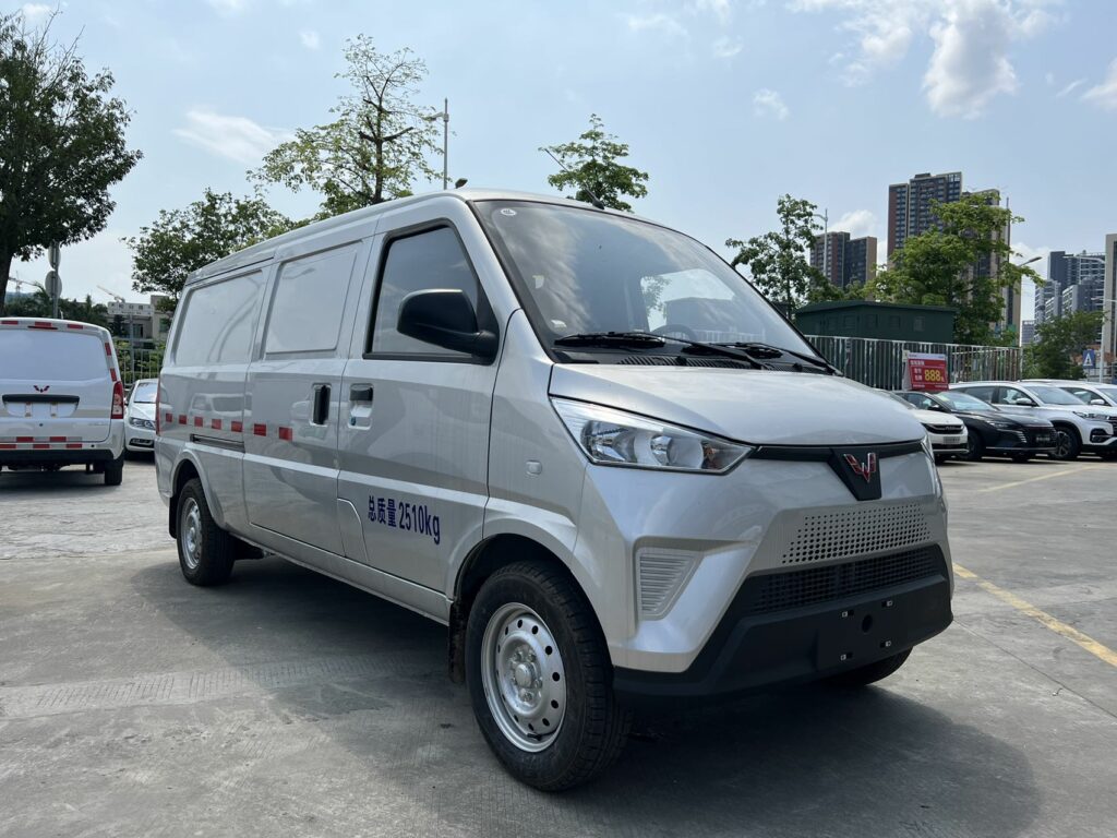 Электрический фургон Wuling EV50