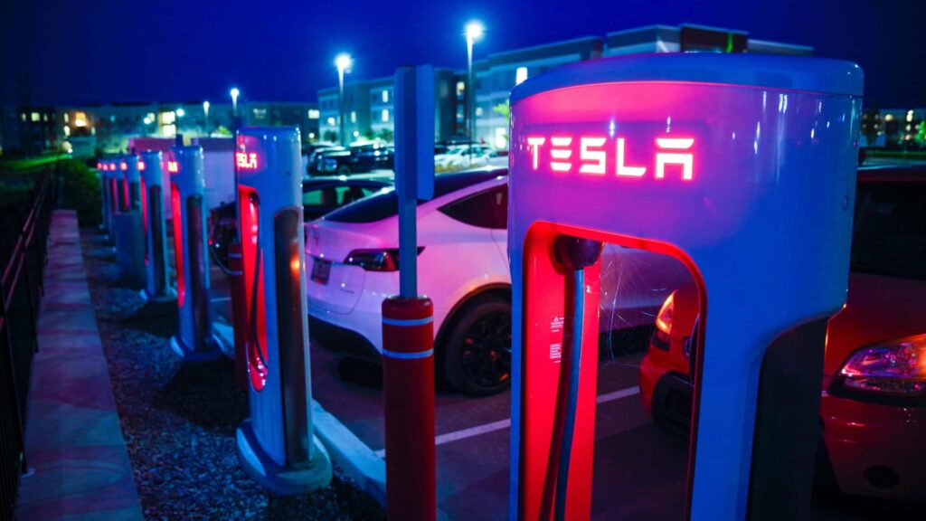 Voltcar.kz | Увольнение Tesla команды Supercharger шокировала всю отрасль