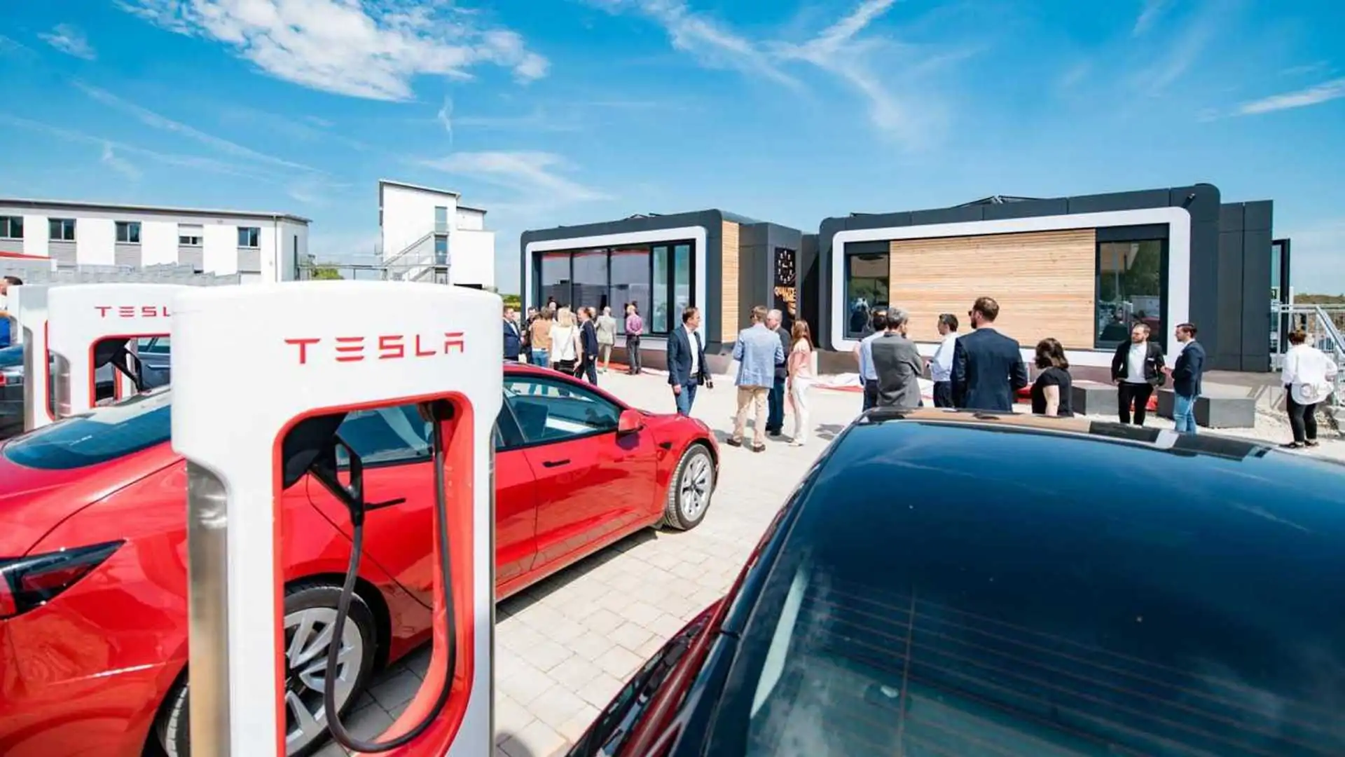 Увольнение Tesla команды Supercharger шокировала всю отрасль